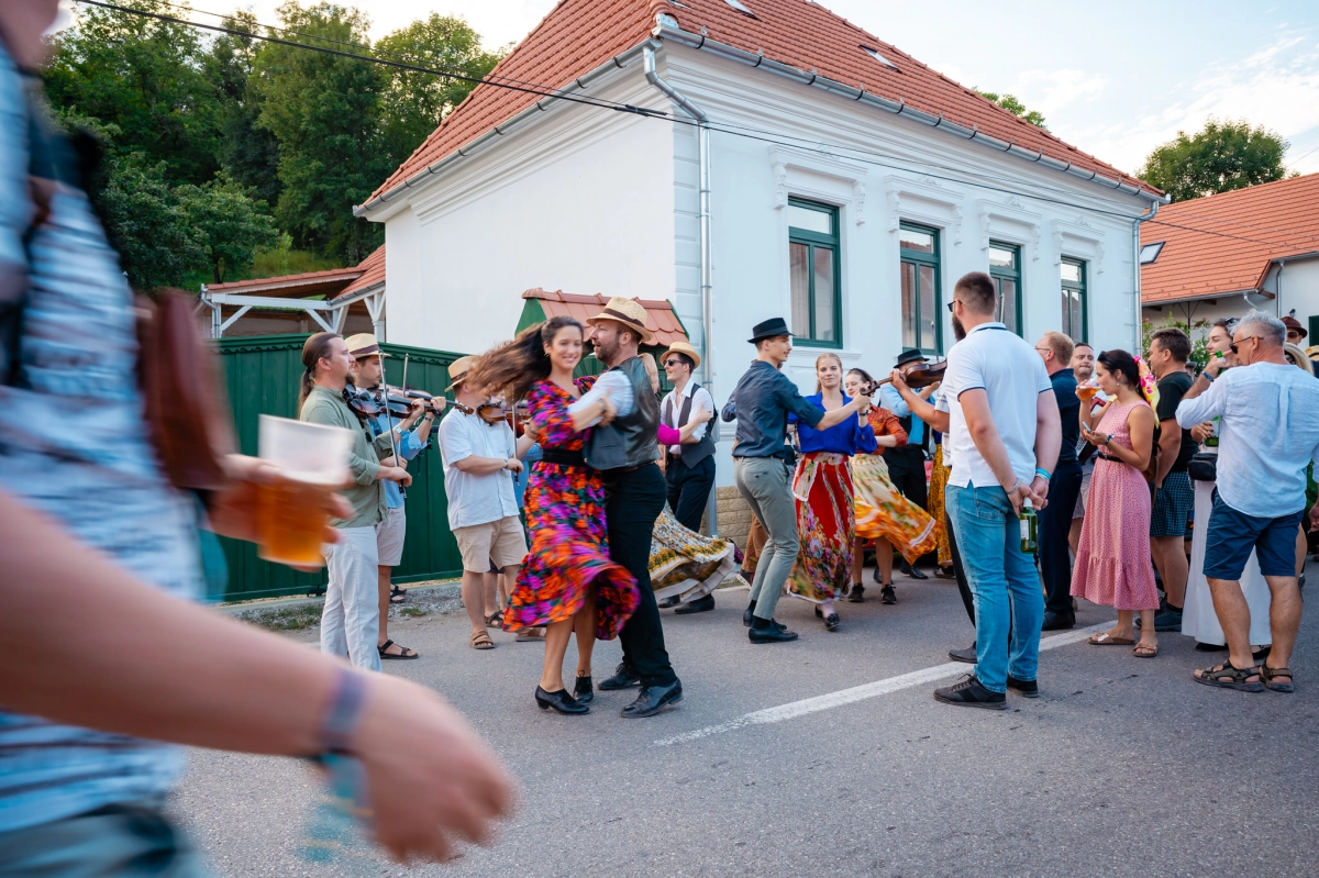 Csűrdöngölés fesztiválverzióban