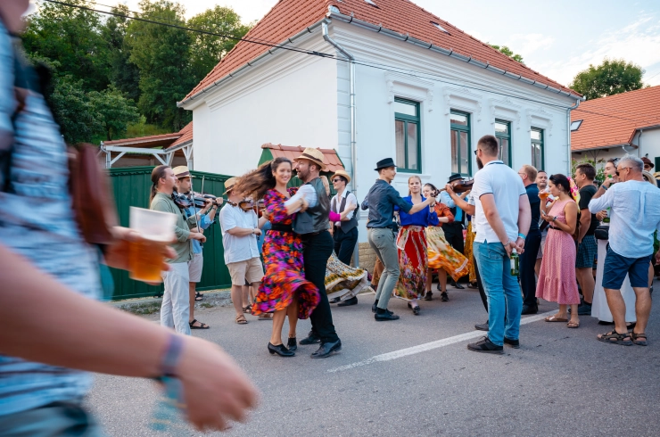 Csűrdöngölés fesztiválverzióban